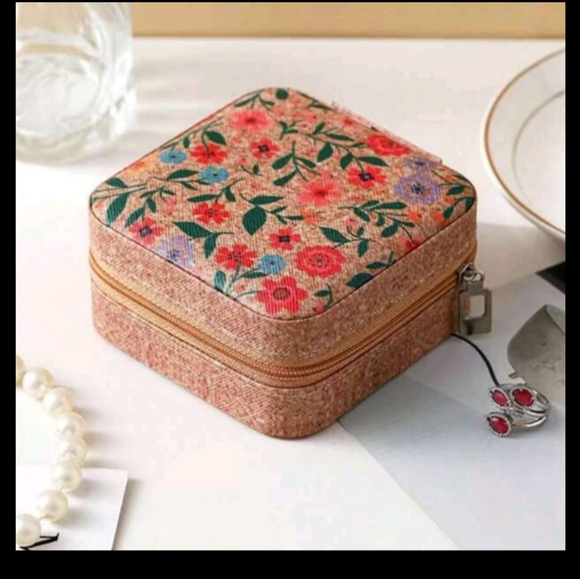 NWT Travel Jewelry Box - Compact Storage - Picture 5 of 5